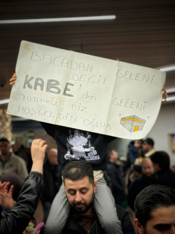 İki kafile halinde gelen umrecilerimiz coşkuyla karşılandı